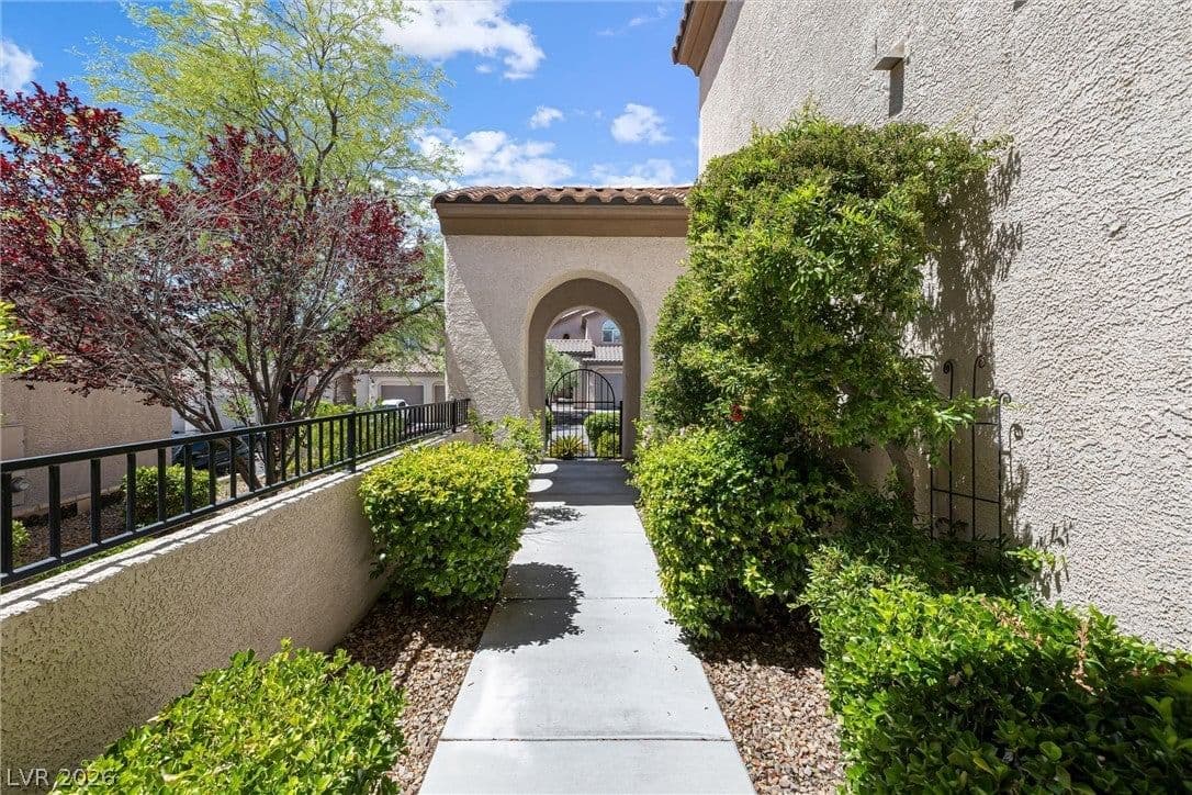 820 Colina Alta Place photo 3