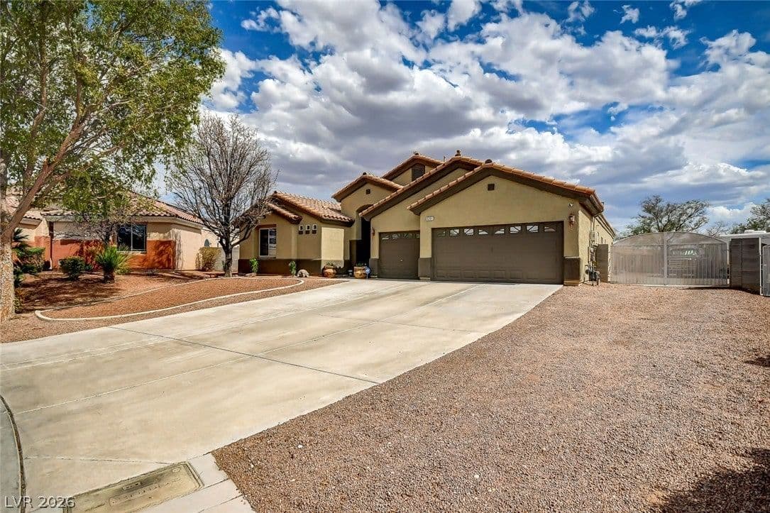 5201 Primrose Flower Avenue photo 4