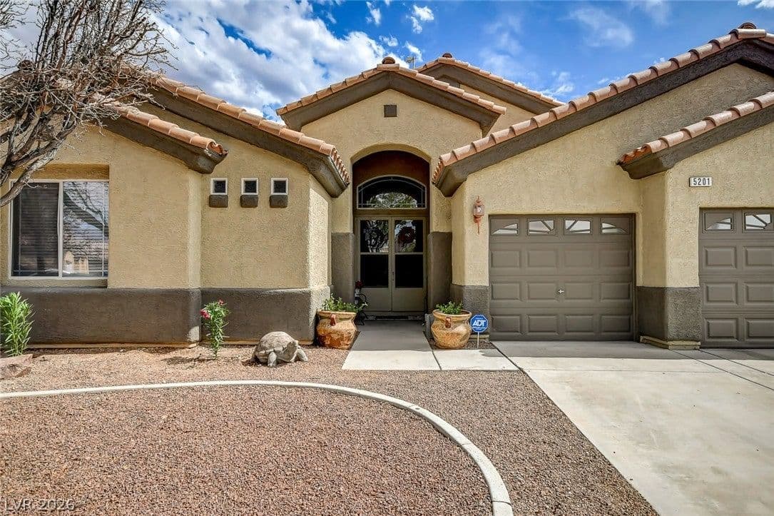 5201 Primrose Flower Avenue photo 2
