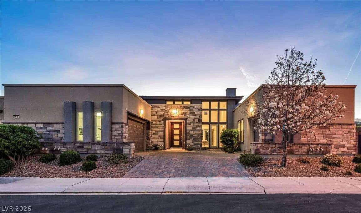 6675 DESERT CRIMSON Street photo 3