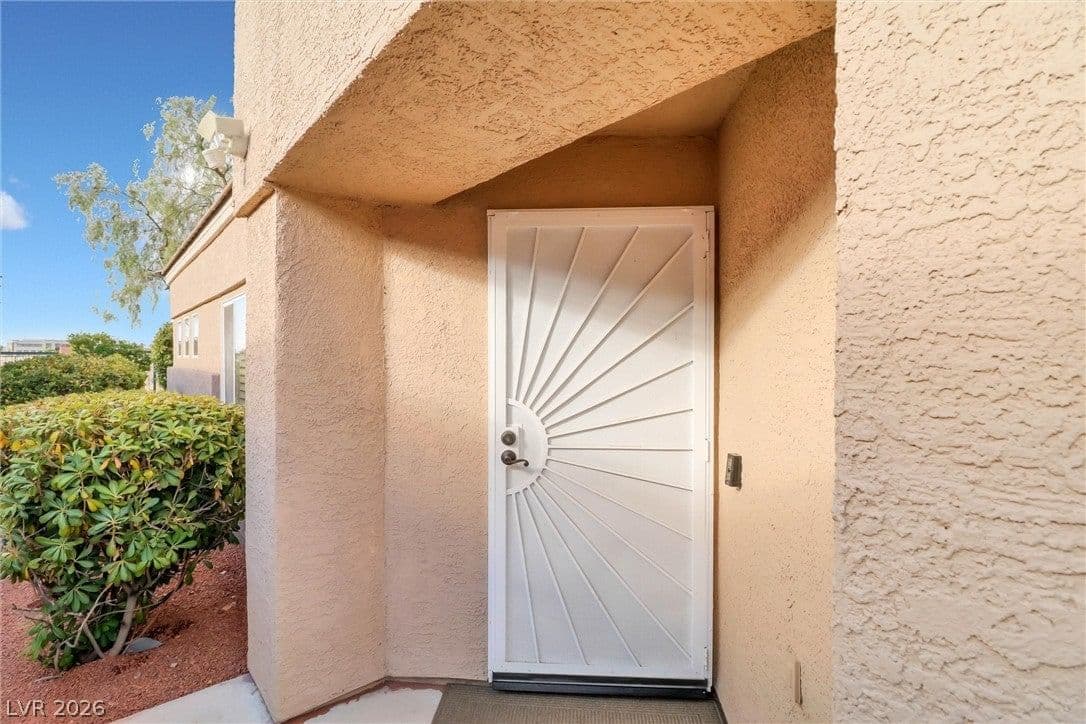 10529 India Hawthorn Avenue photo 4