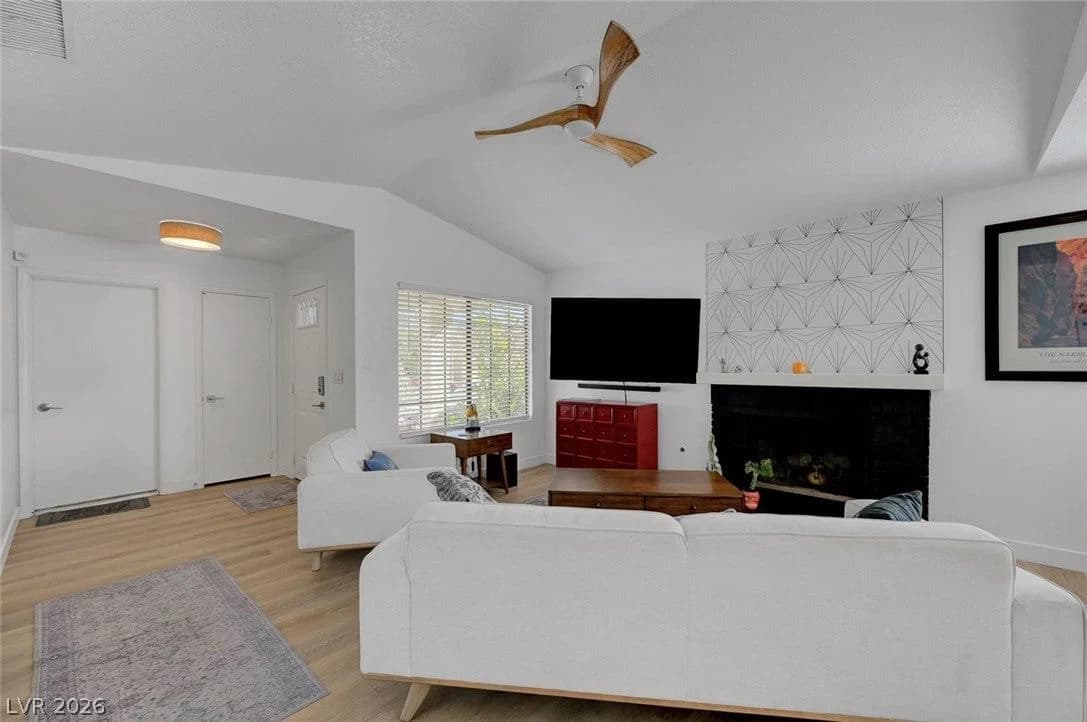 2547 Wolverton Avenue photo 3