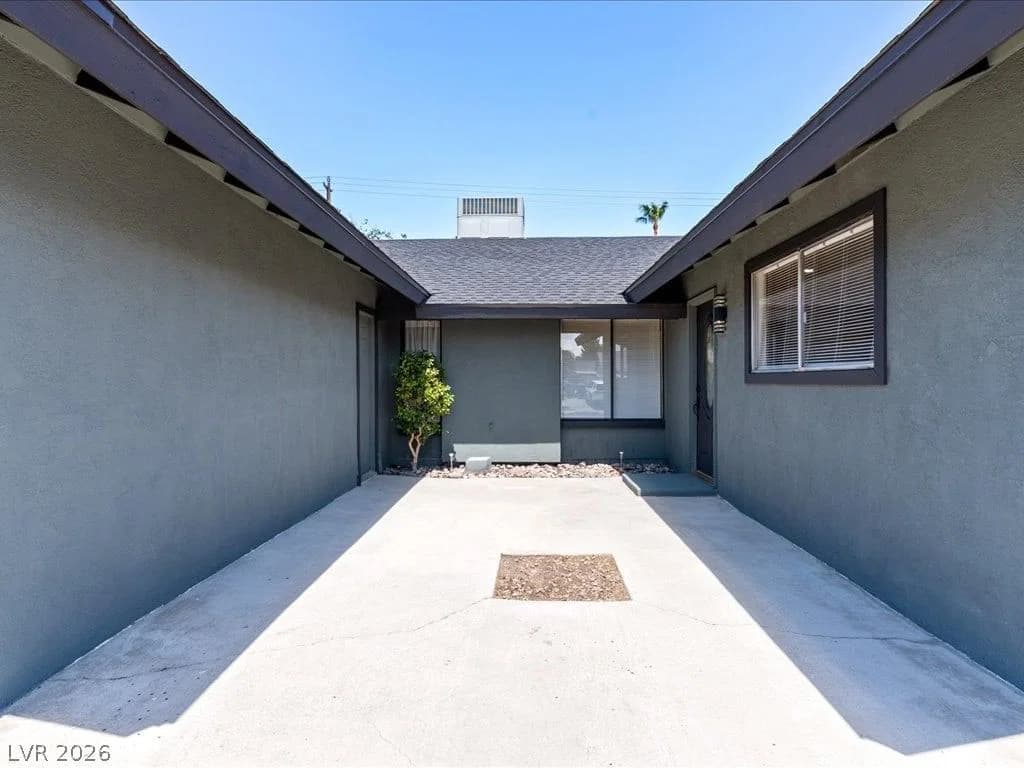 5282 Stampa Avenue photo 5