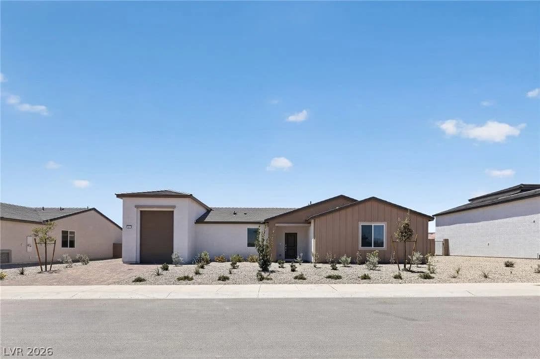 327 Sam Way photo 3