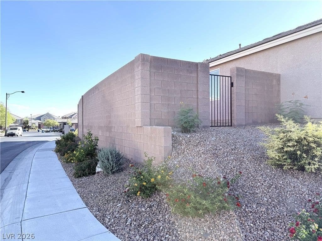 10229 Pine Ridge Peak Avenue photo 3
