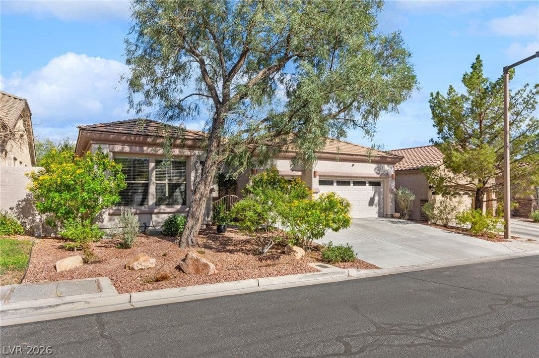 3290 Squire Street photo 3