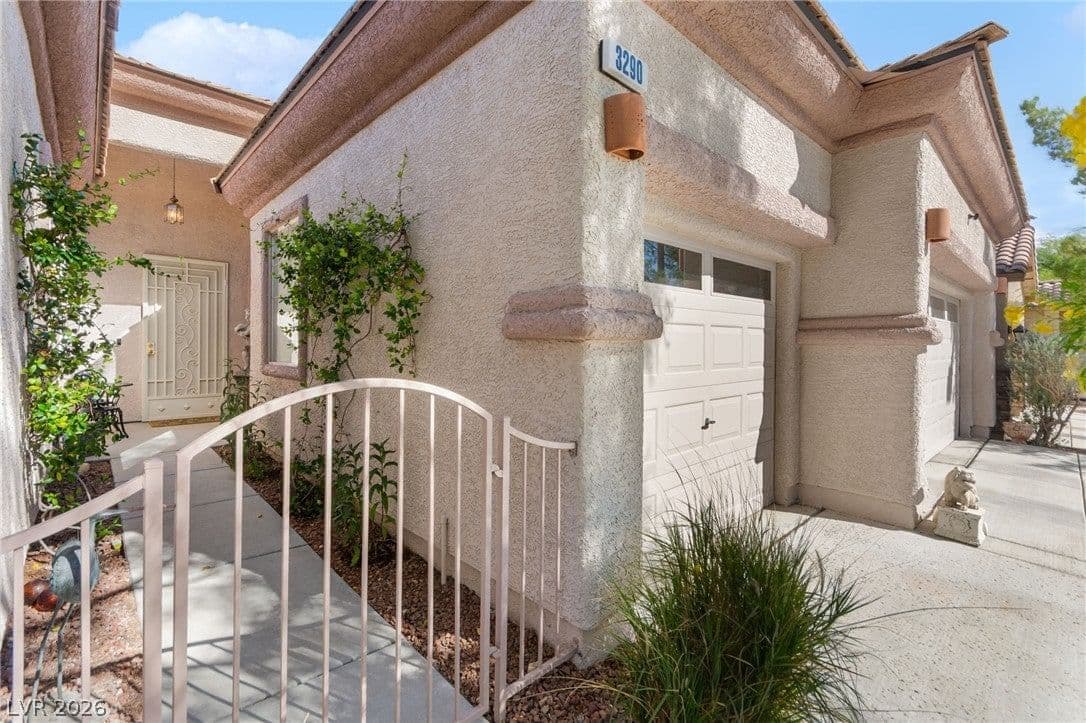 3290 Squire Street photo 4