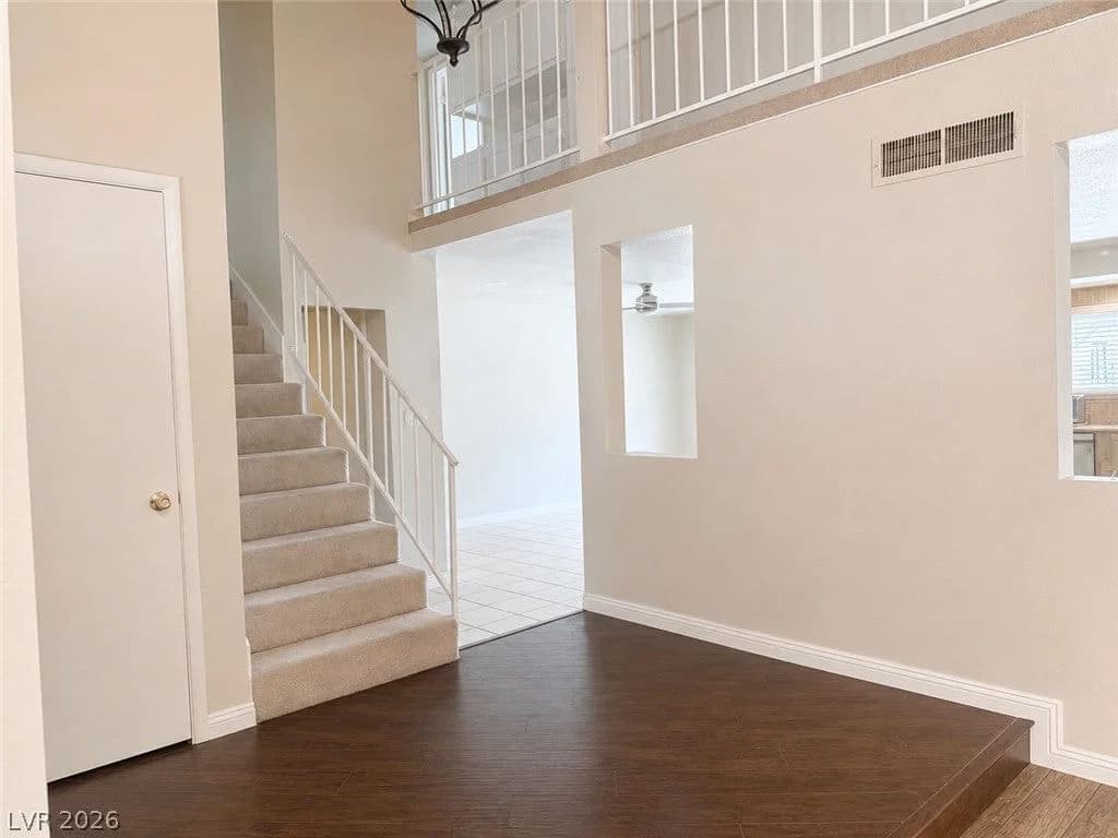 1827 NAVARRE Lane photo 3
