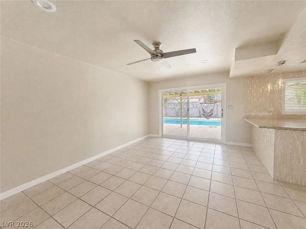 1827 NAVARRE Lane photo 5