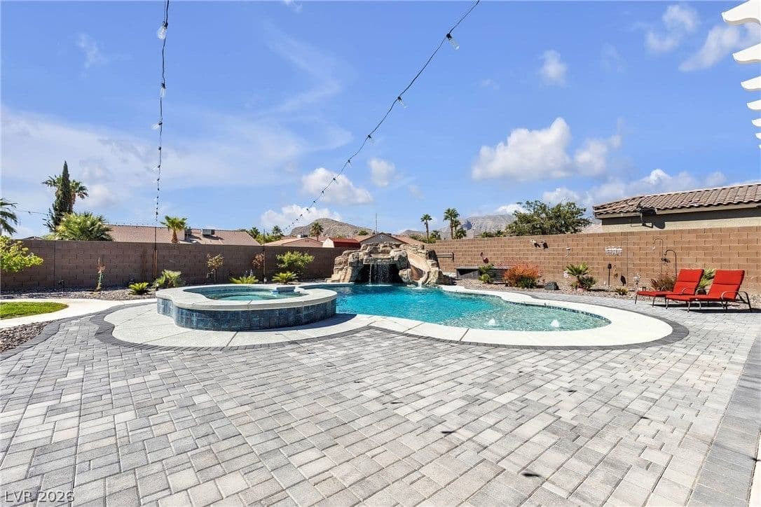 9511 Star Vista Court photo 3