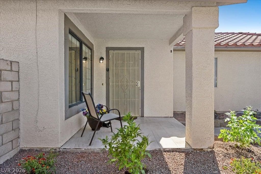 2432 Millcroft Drive photo 3