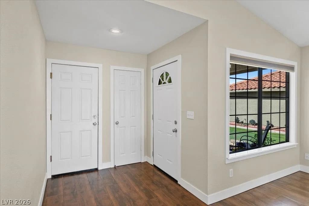 2432 Millcroft Drive photo 4