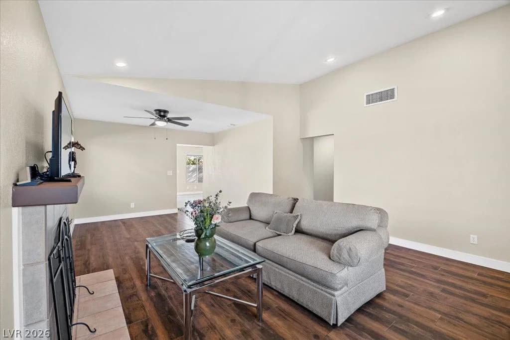 2432 Millcroft Drive photo 5