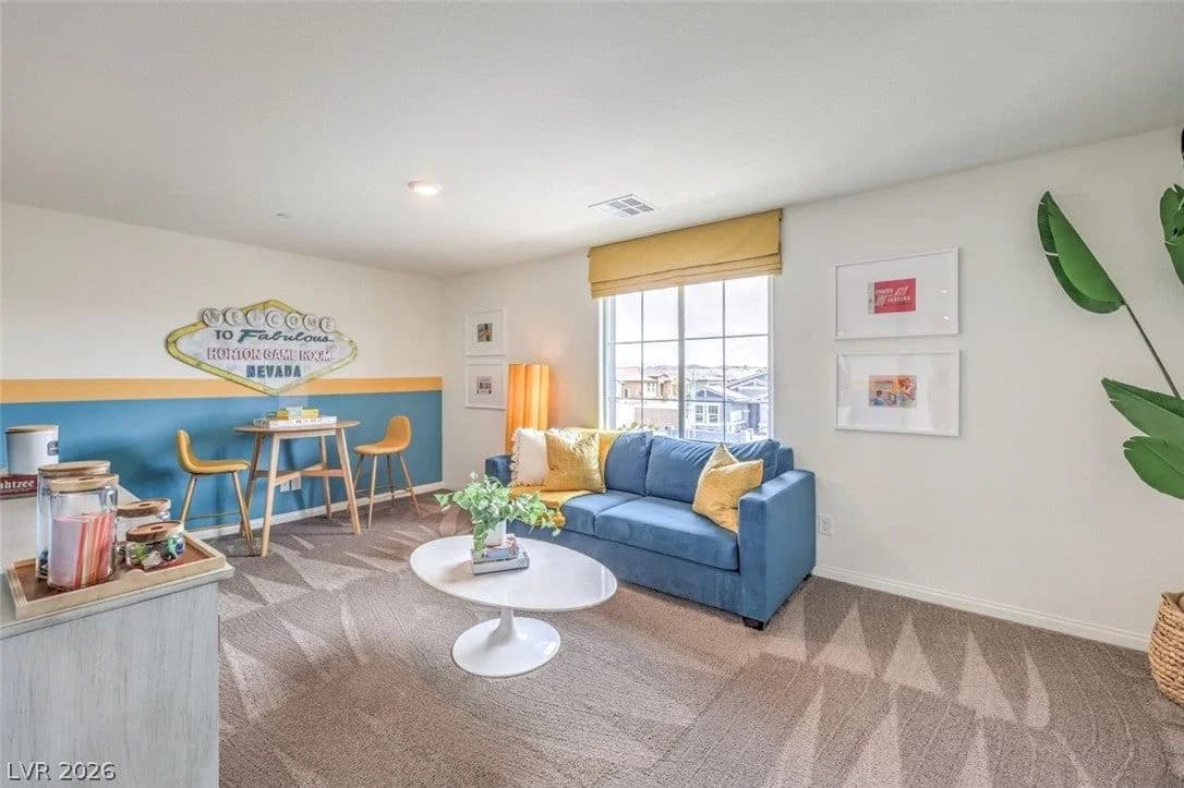 570 IVORY PEACOCK Avenue photo 4