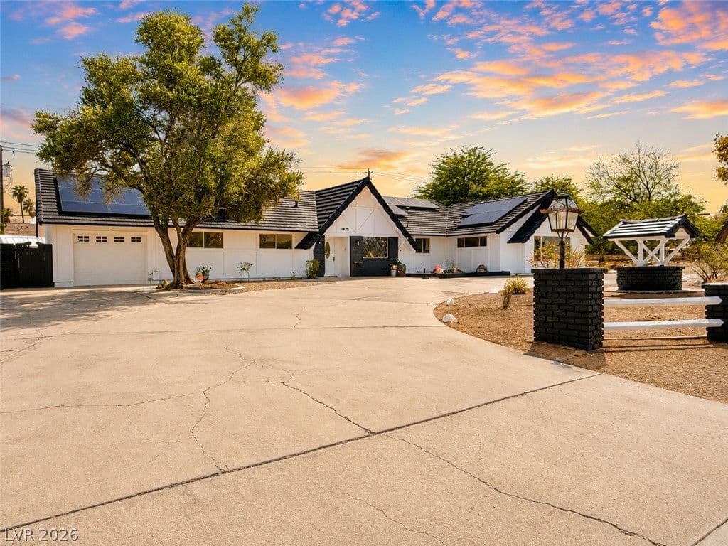 1935 Gabriel Drive photo 3