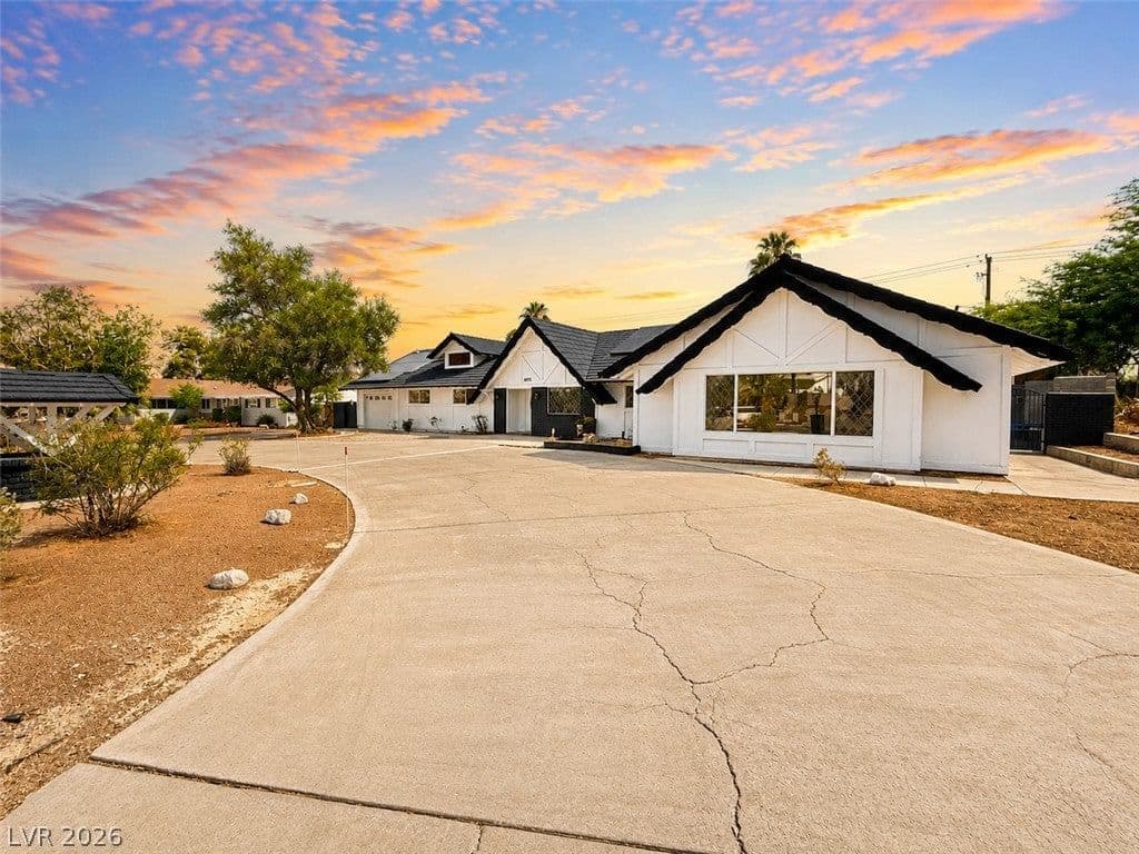 1935 Gabriel Drive photo 2
