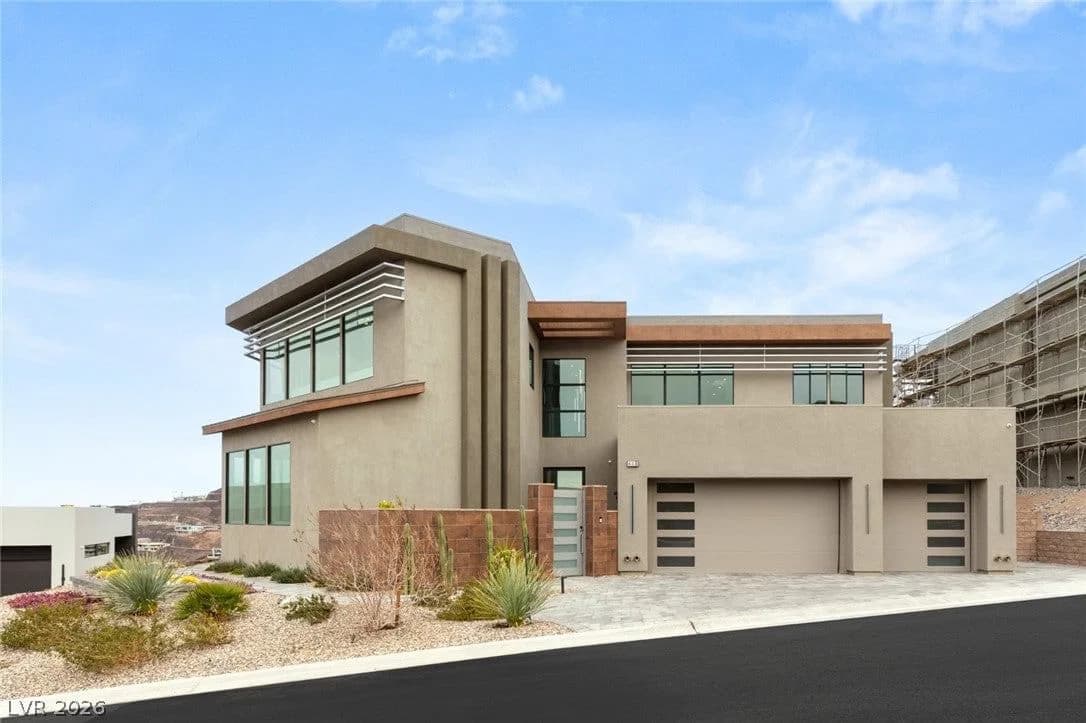 668 Dragon Peak Drive photo 2