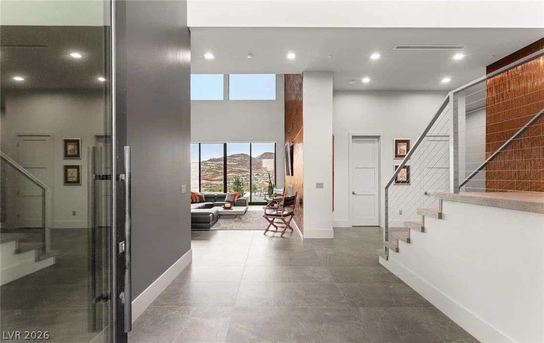 668 Dragon Peak Drive photo 3