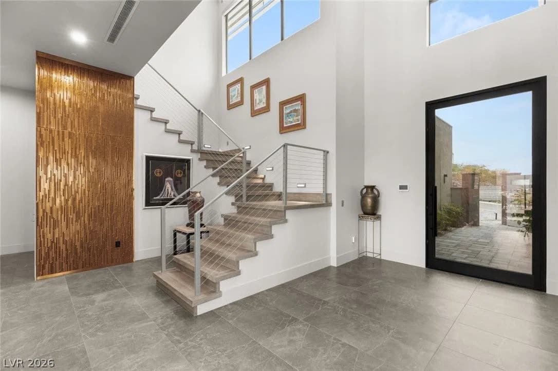 668 Dragon Peak Drive photo 4