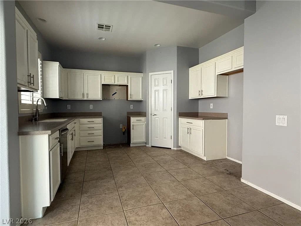 2482 Denholme Street photo 5