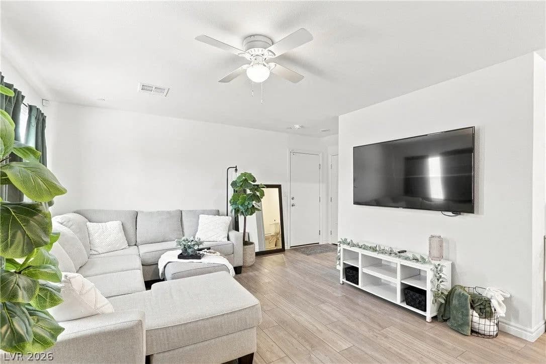 6246 Foxes Dale Street photo 4