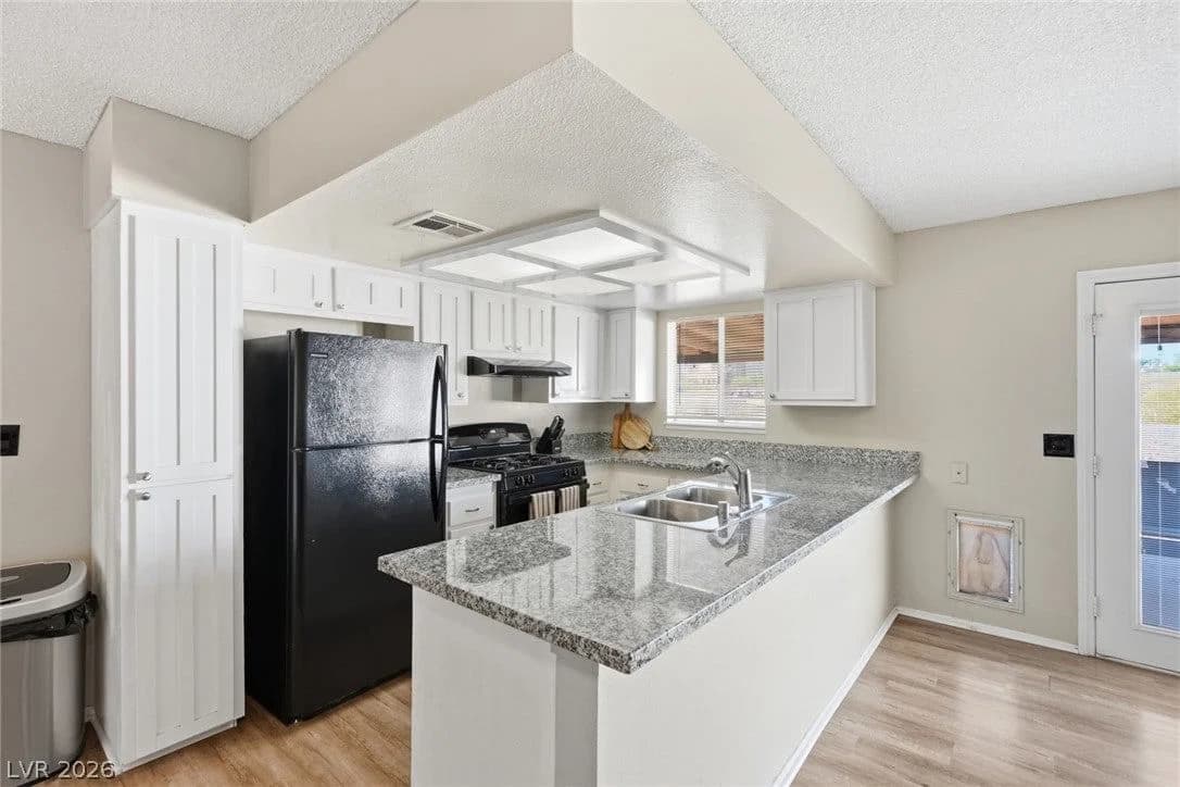516 Summit Drive photo 4