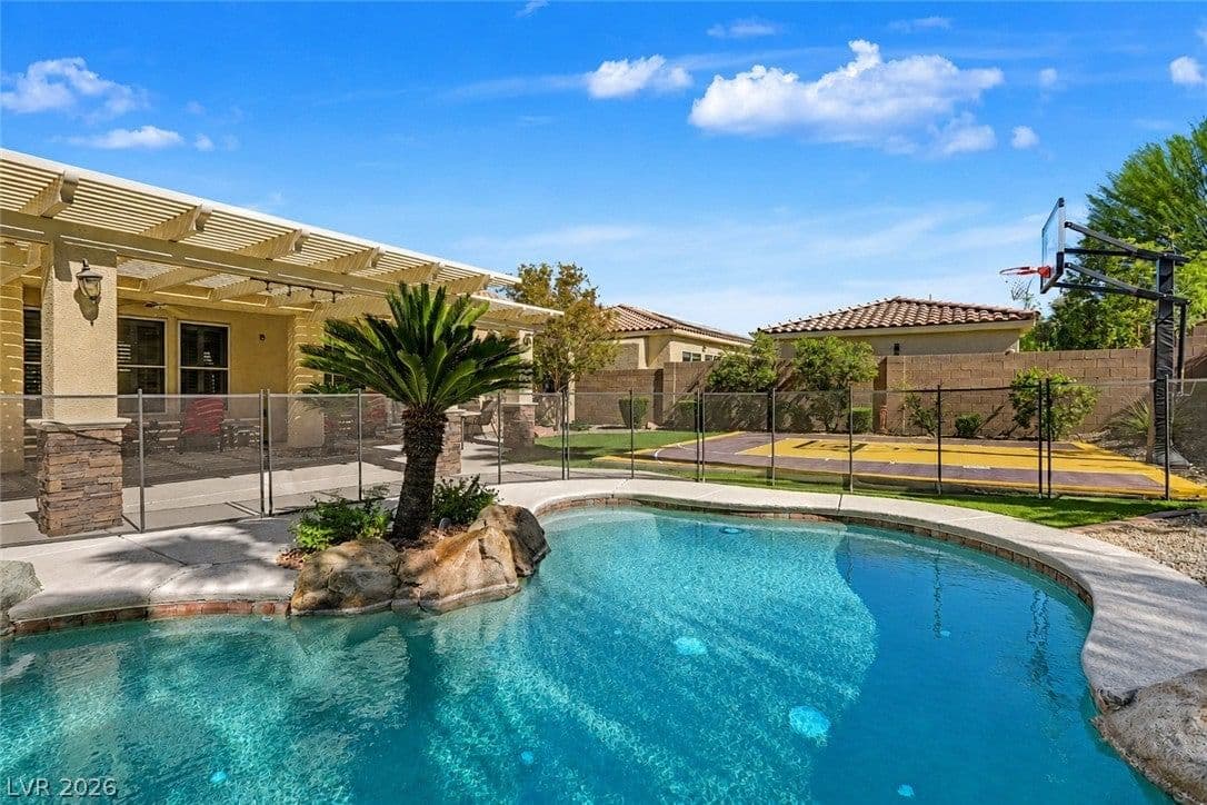 7567 Pearl Crescent Drive photo 3