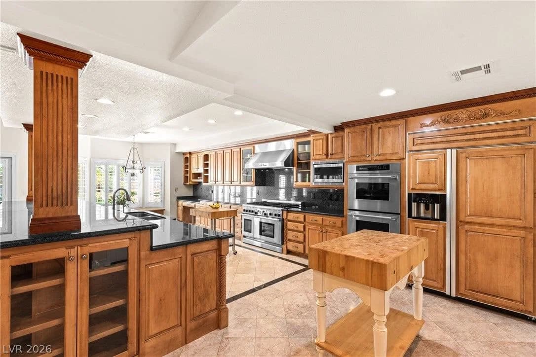 8821 Sandspring Drive