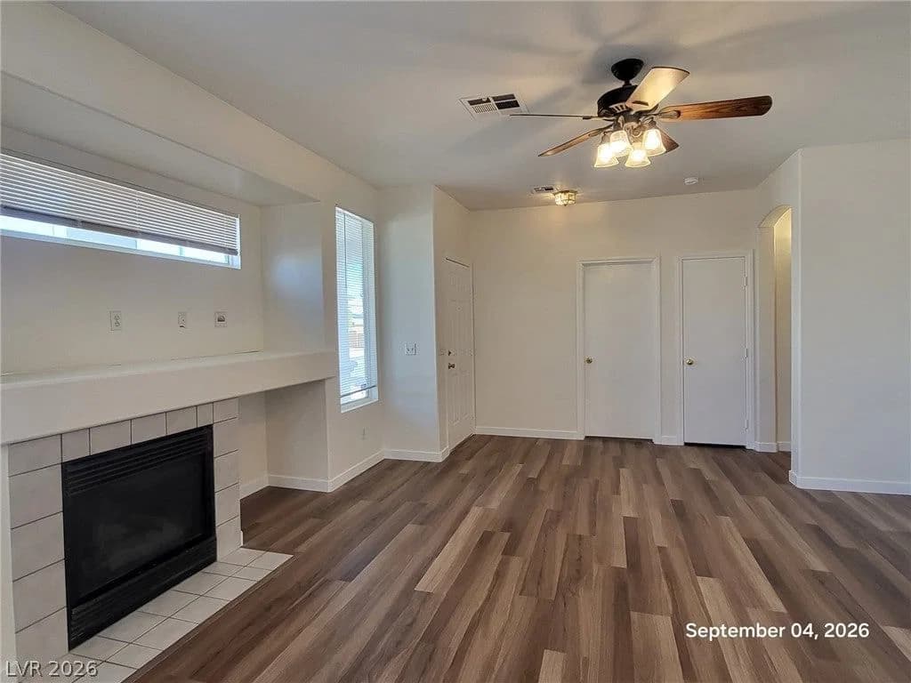 525 Siberia Street photo 4