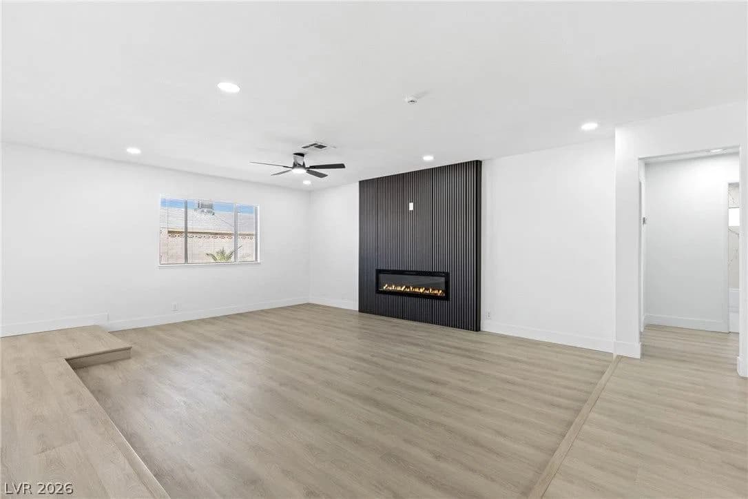 1712 Rockcrest Drive photo 2
