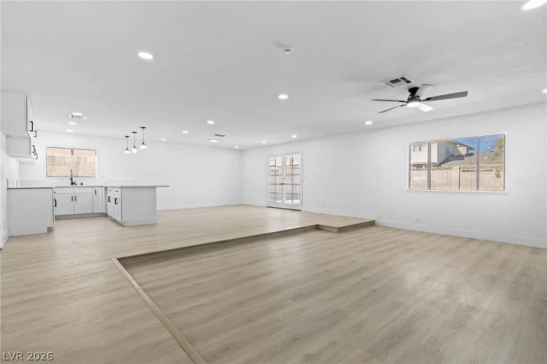 1712 Rockcrest Drive photo 3