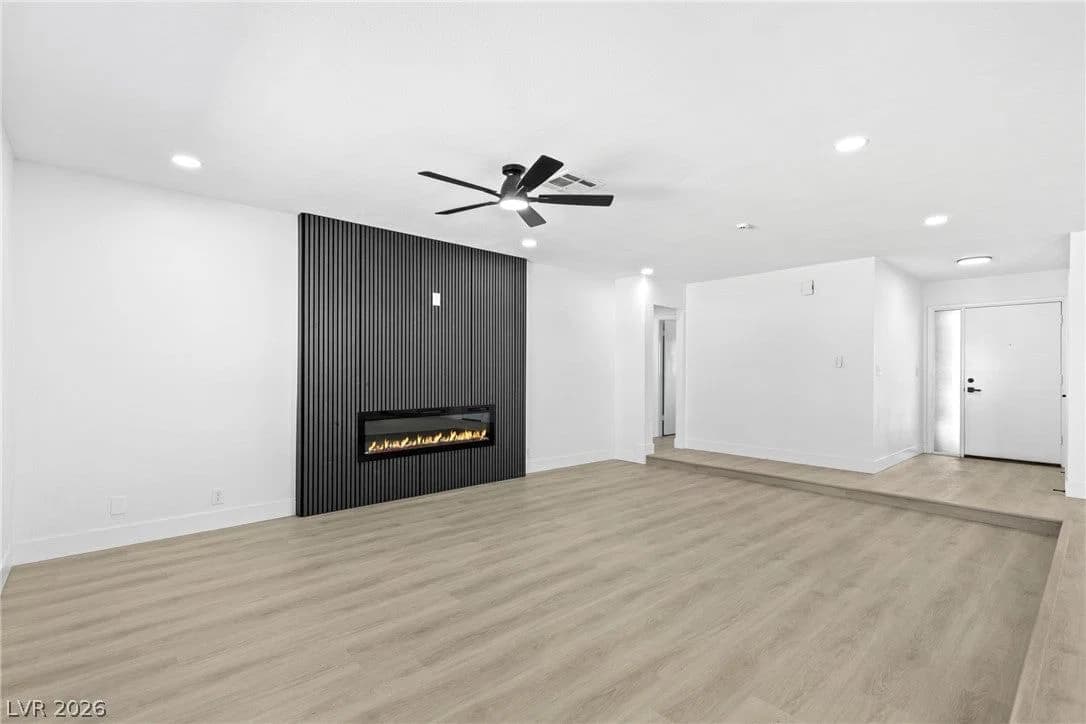 1712 Rockcrest Drive photo 4