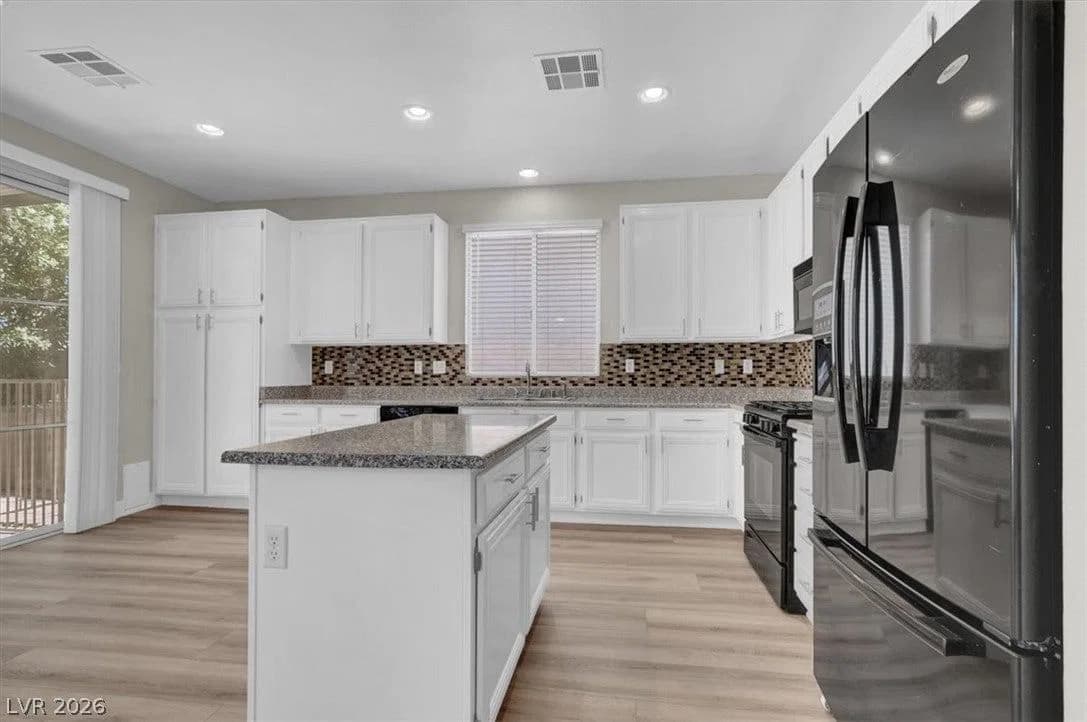 3040 Carbondale Street photo 4