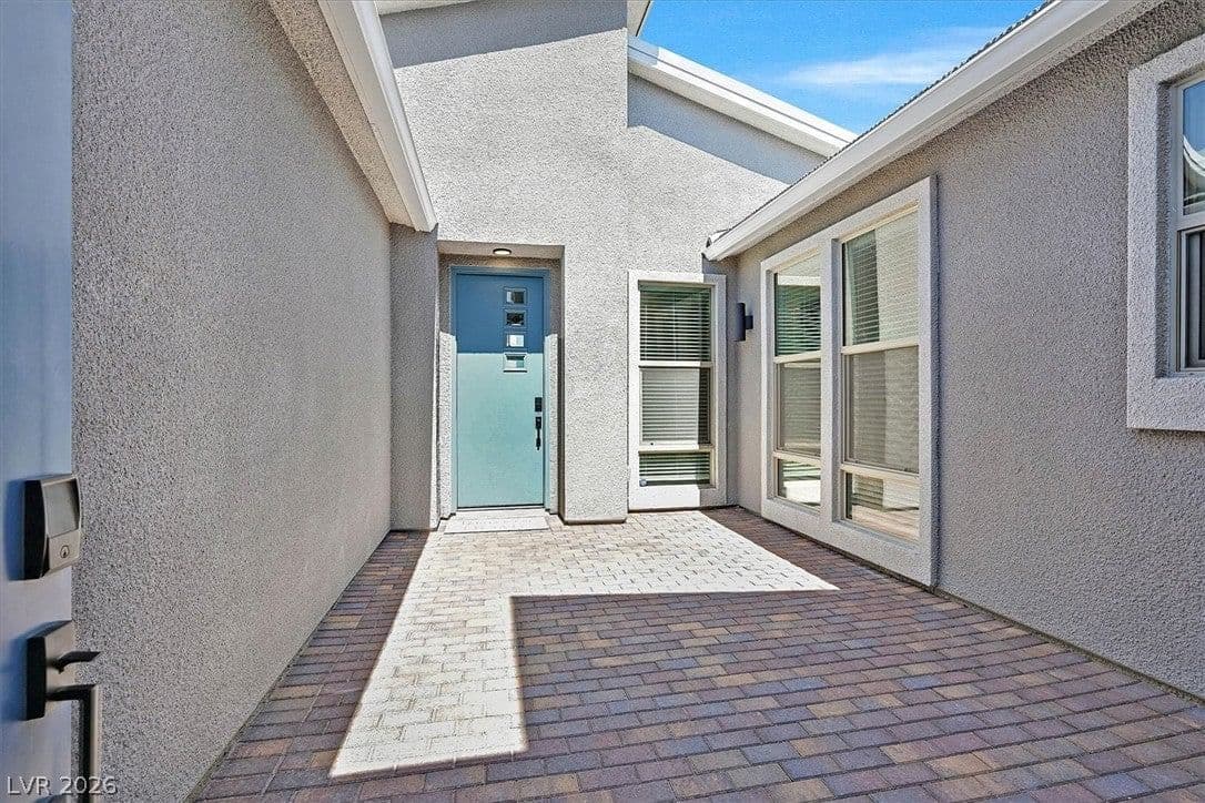 10284 Arrow Range Avenue photo 2