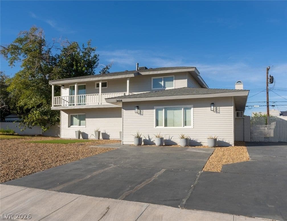 2684 Palma Vista Avenue photo 2