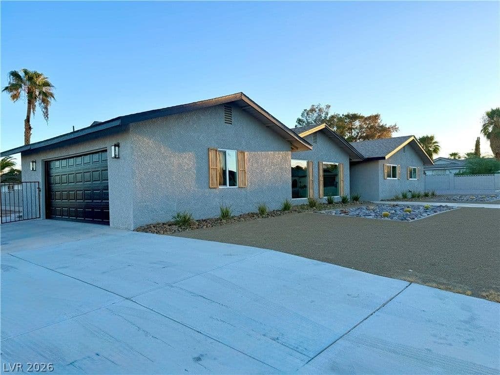 2755 Torrey Pines Drive photo 4