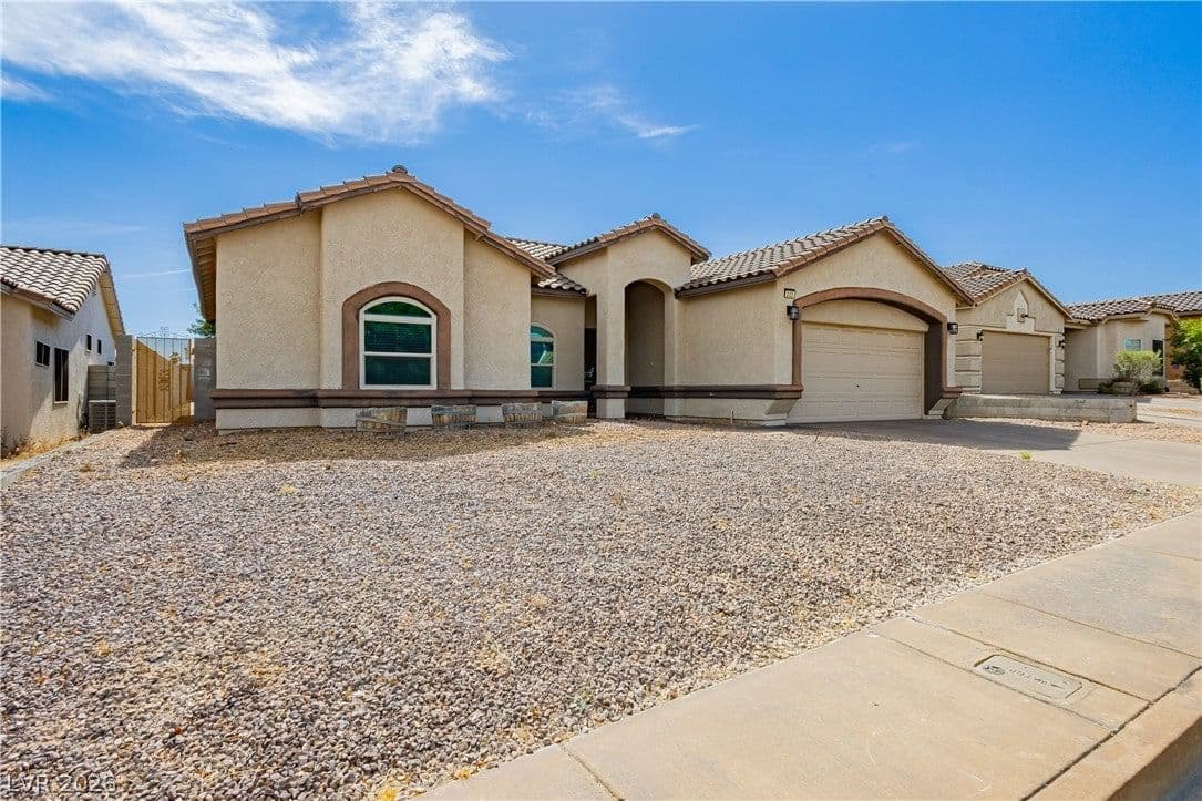 233 Albany Way photo 2