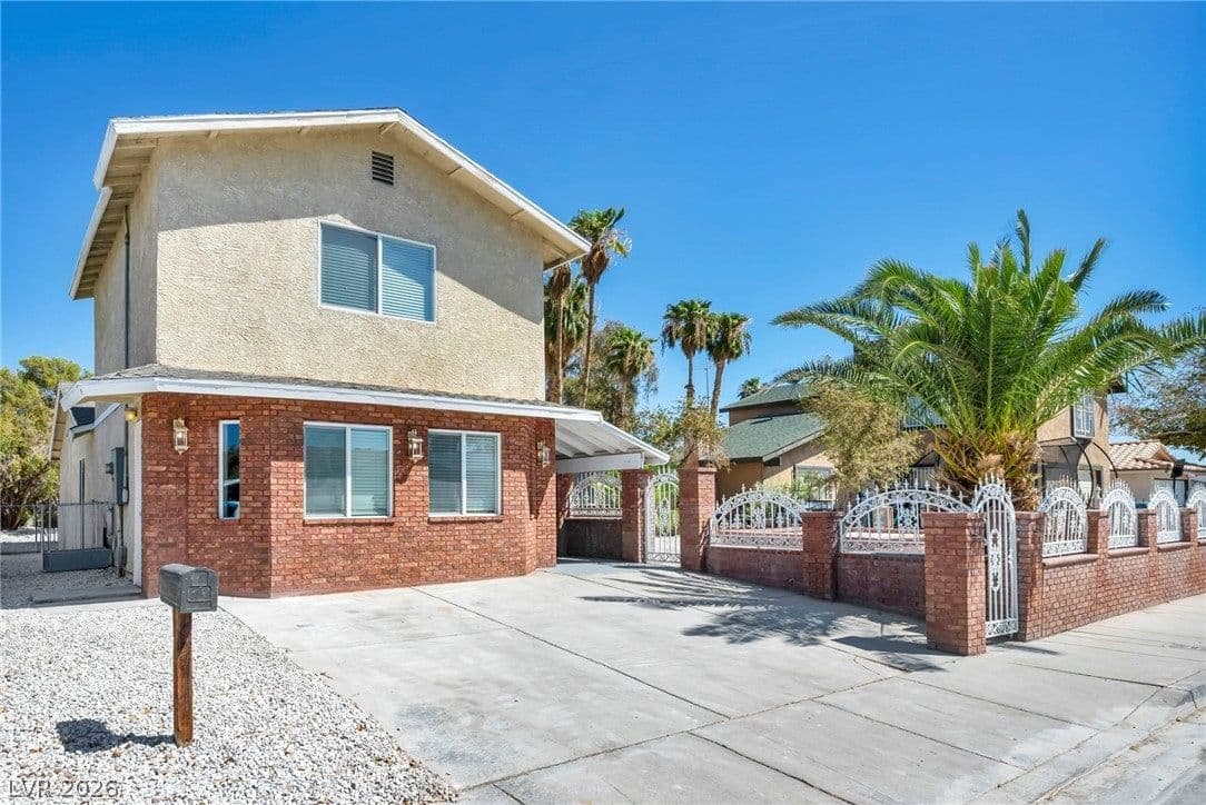 1322 Lucky Street photo 3
