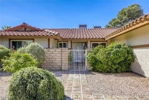 4068 Spitze Drive photo 2