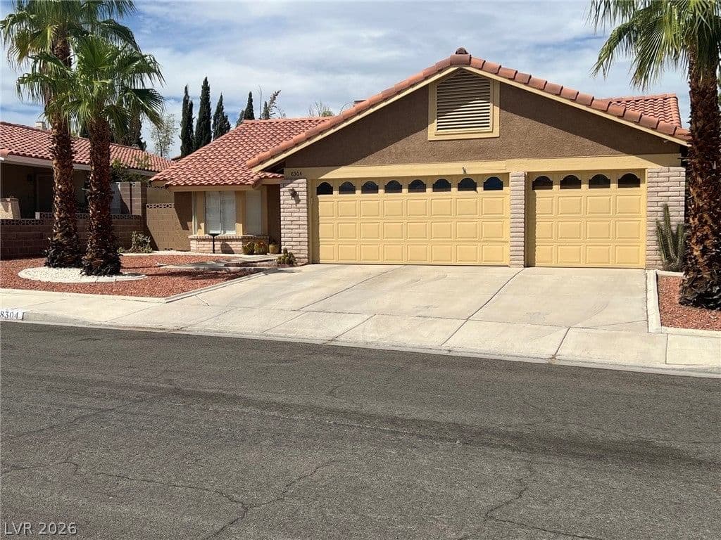 8304 Vibrant Drive photo 2