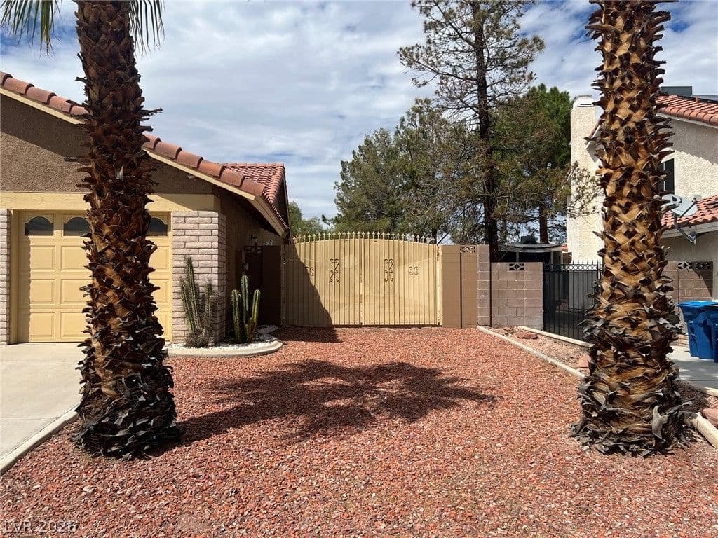 8304 Vibrant Drive photo 3