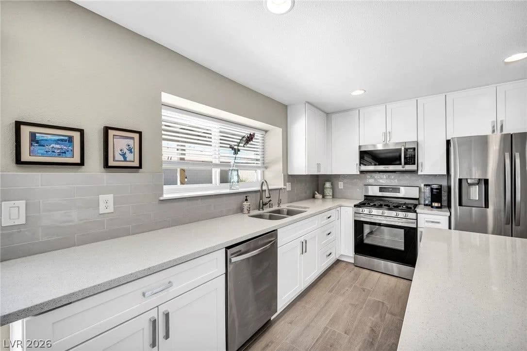 3249 Palmdesert Way photo 4