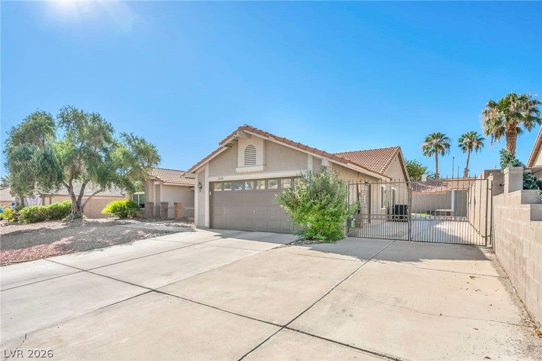 3249 Palmdesert Way photo 2