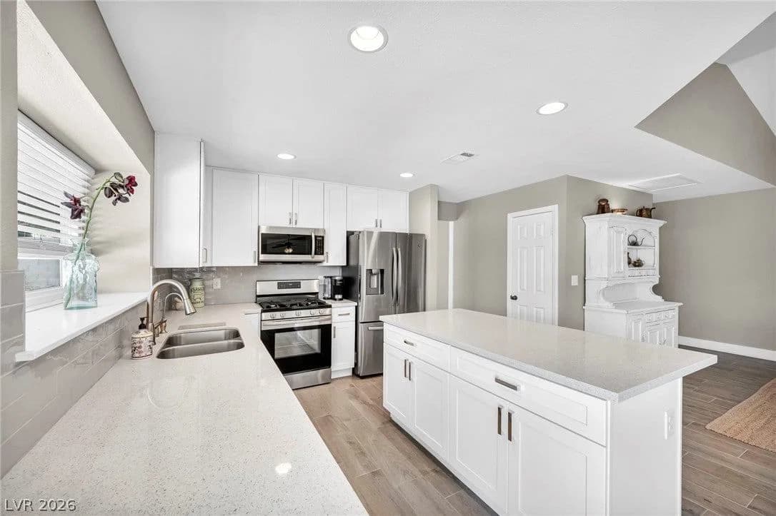 3249 Palmdesert Way photo 5