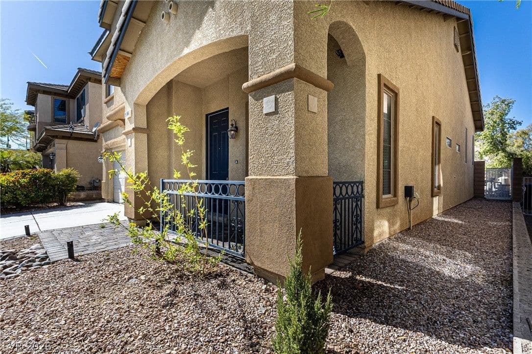 9144 Little Horse Avenue photo 4
