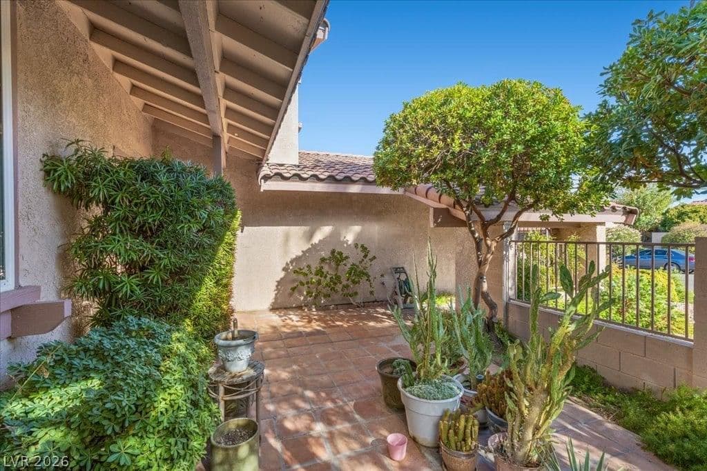 5254 Hibbetts Drive photo 5