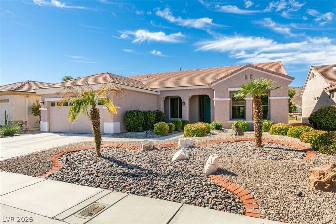 541 MOUNTAIN LINKS Drive photo 2