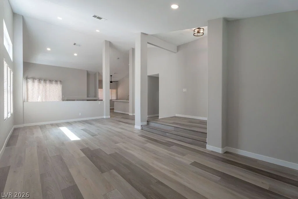 1735 Navarre Lane photo 4