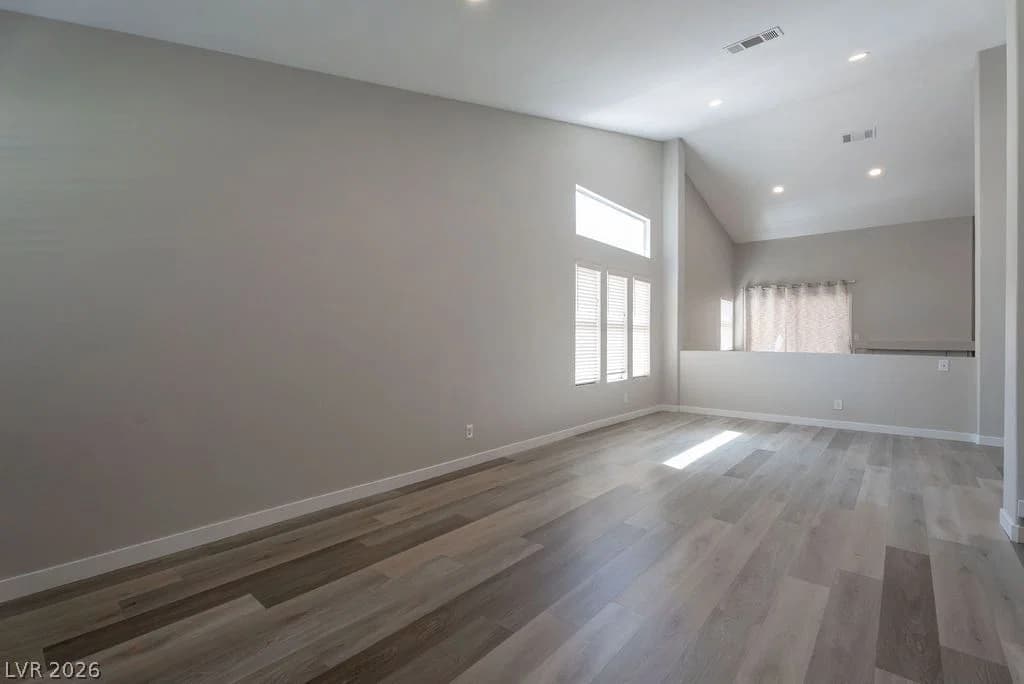 1735 Navarre Lane photo 3