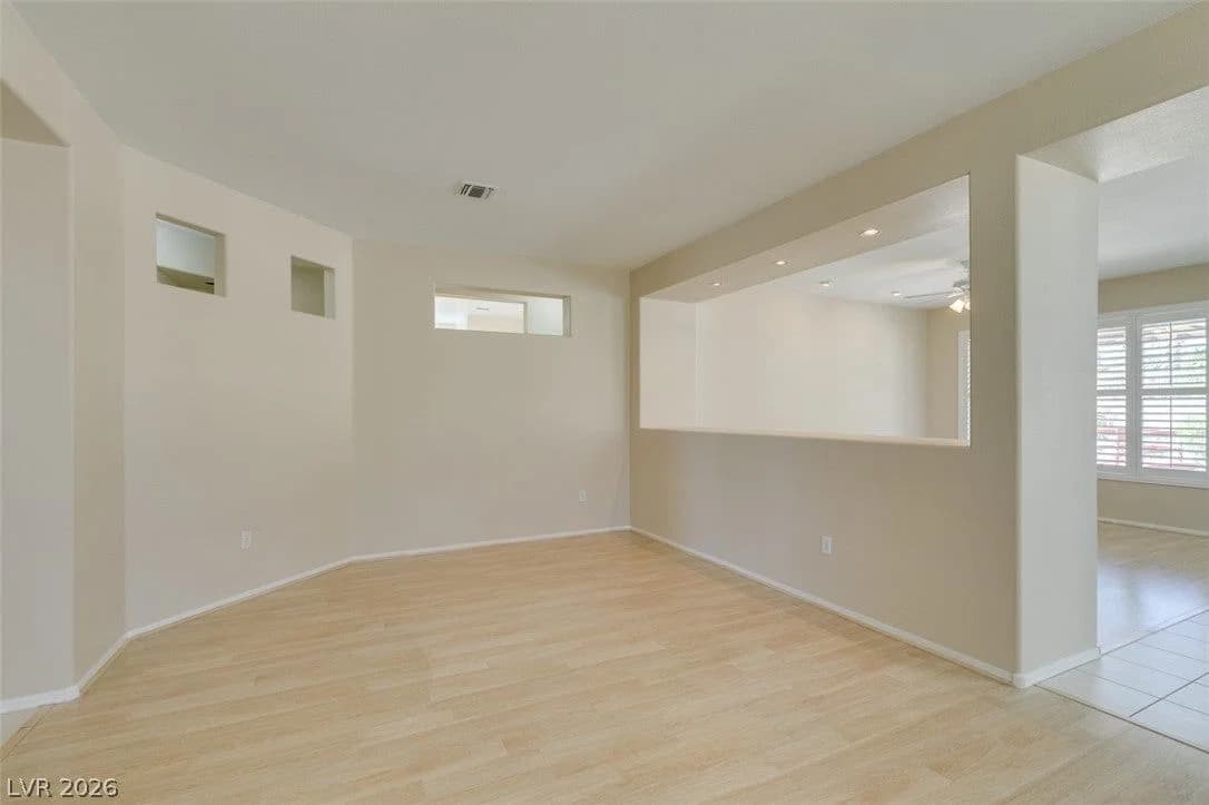 431 VINEWOOD Court photo 3